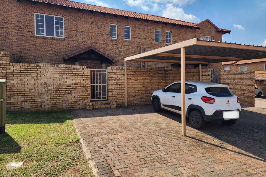 To Let 4 Bedroom Property for Rent in Cashan North West